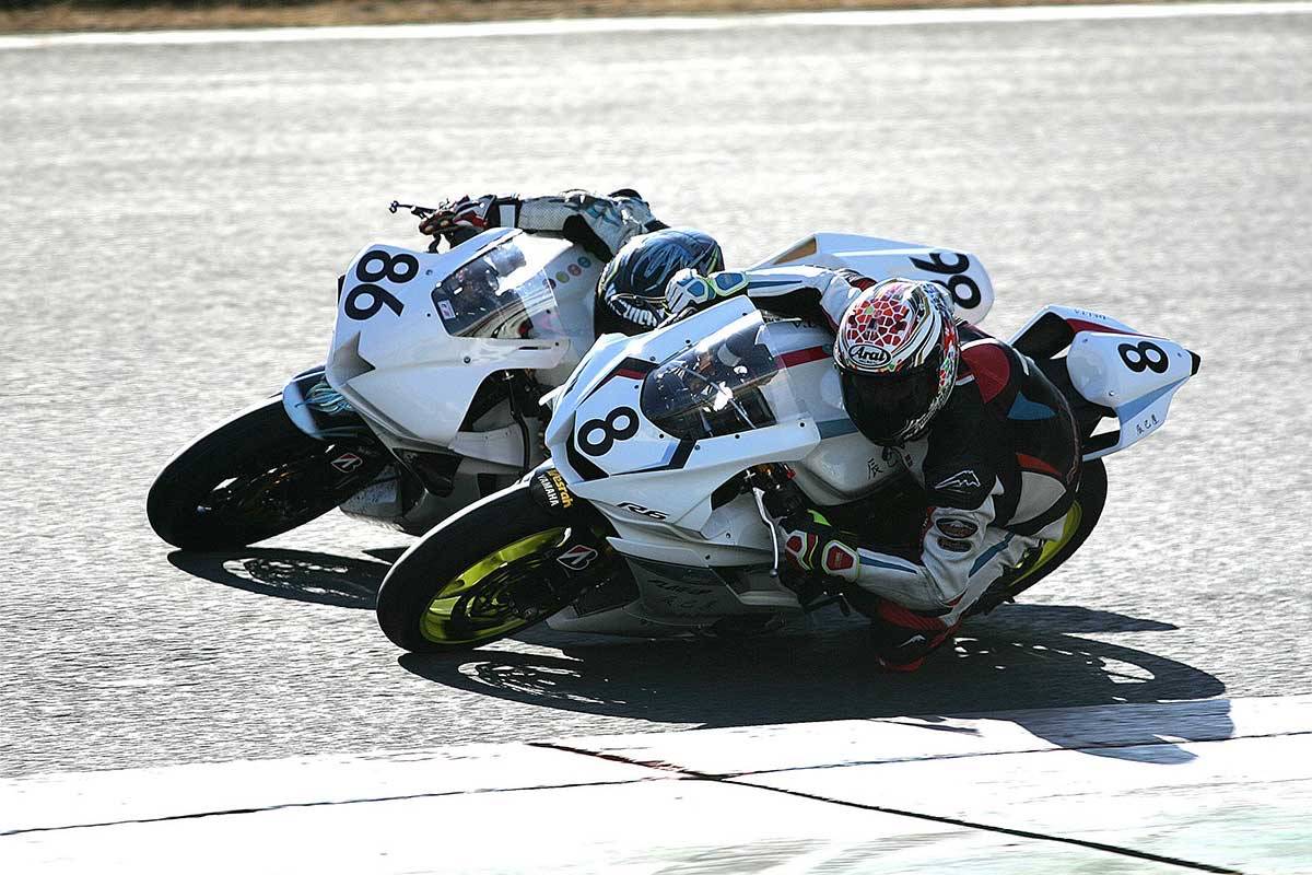 RACE ON CIRCUIT